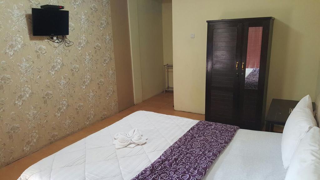 Adel'S Guest House Malang Kültér fotó