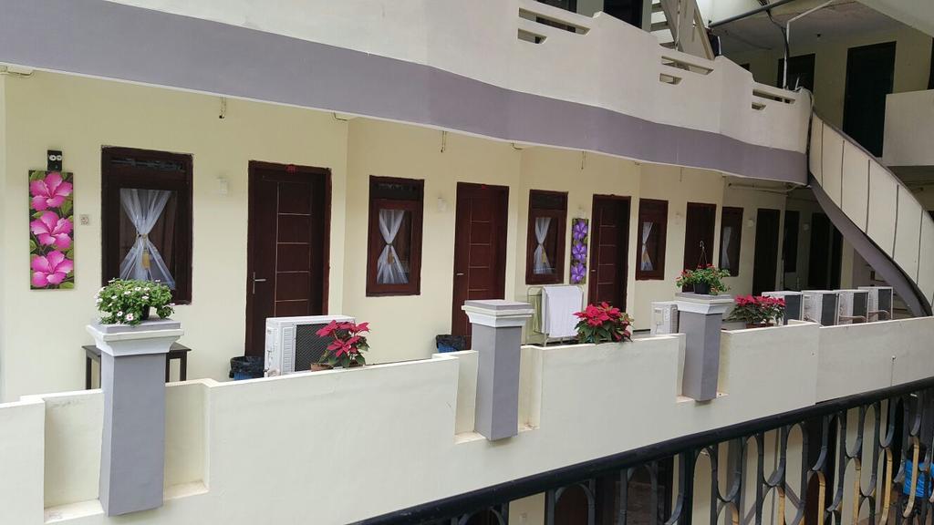 Adel'S Guest House Malang Kültér fotó